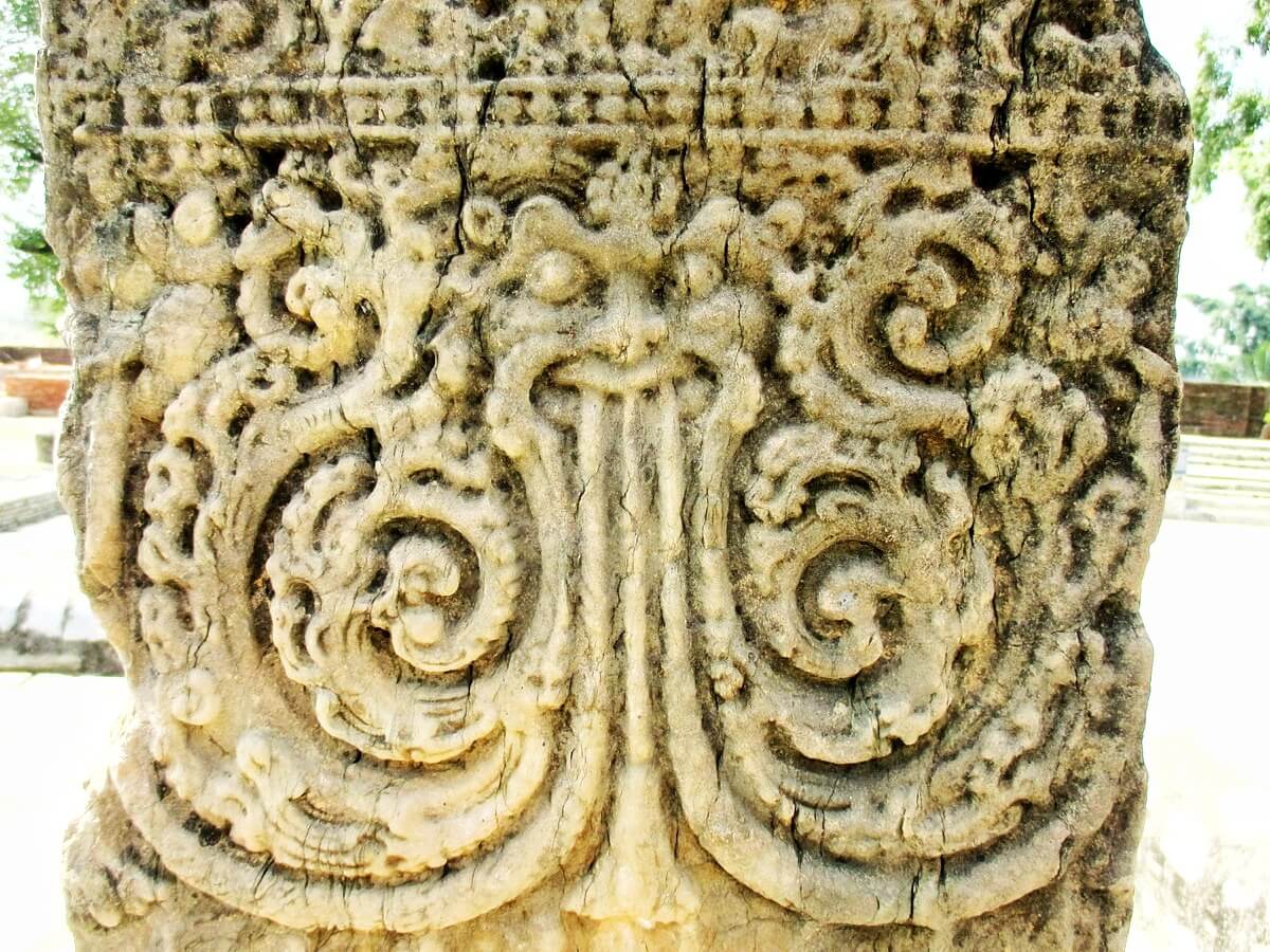 Surang Tila dragon Pilier dragon du temple de Surang Tila Sirpur Chhattisgarh