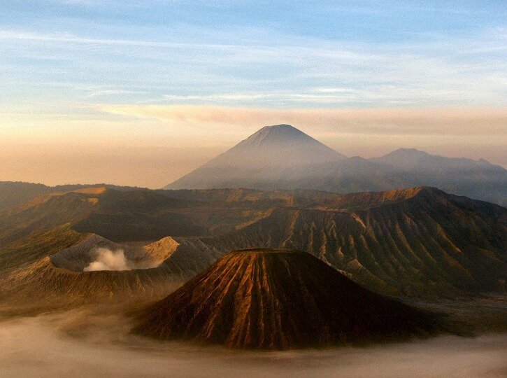 Lever du soleil sur la caldeira du volcan Bromo, depuis le Gunung Penanjakan