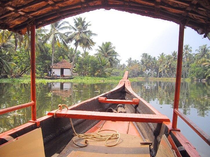 How to rent a boat in Kerala backwaters in Alleppey India