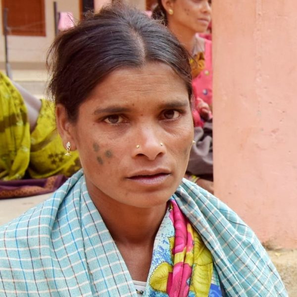 Femme de la tribu Hill Maria d'Inde centrale, avec un tatouage sur le visage