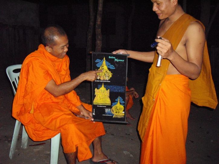 The Burmese monk Nyne Chang showing the important monuments of Burma on a painting