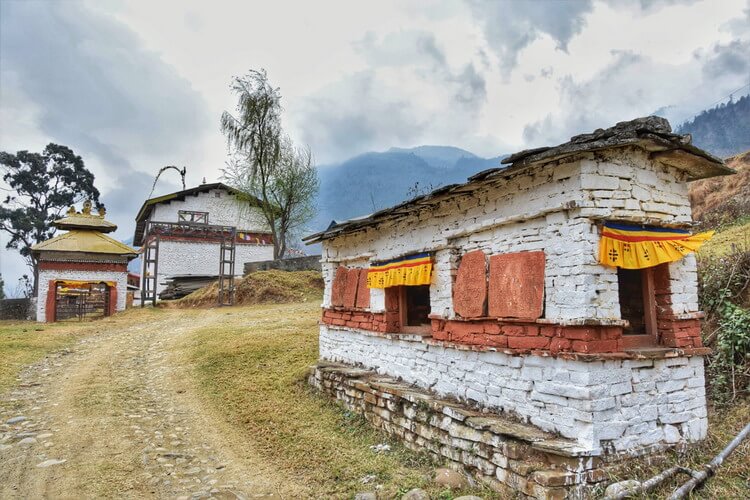 A prayer wall and the building of a Buddhist monastery