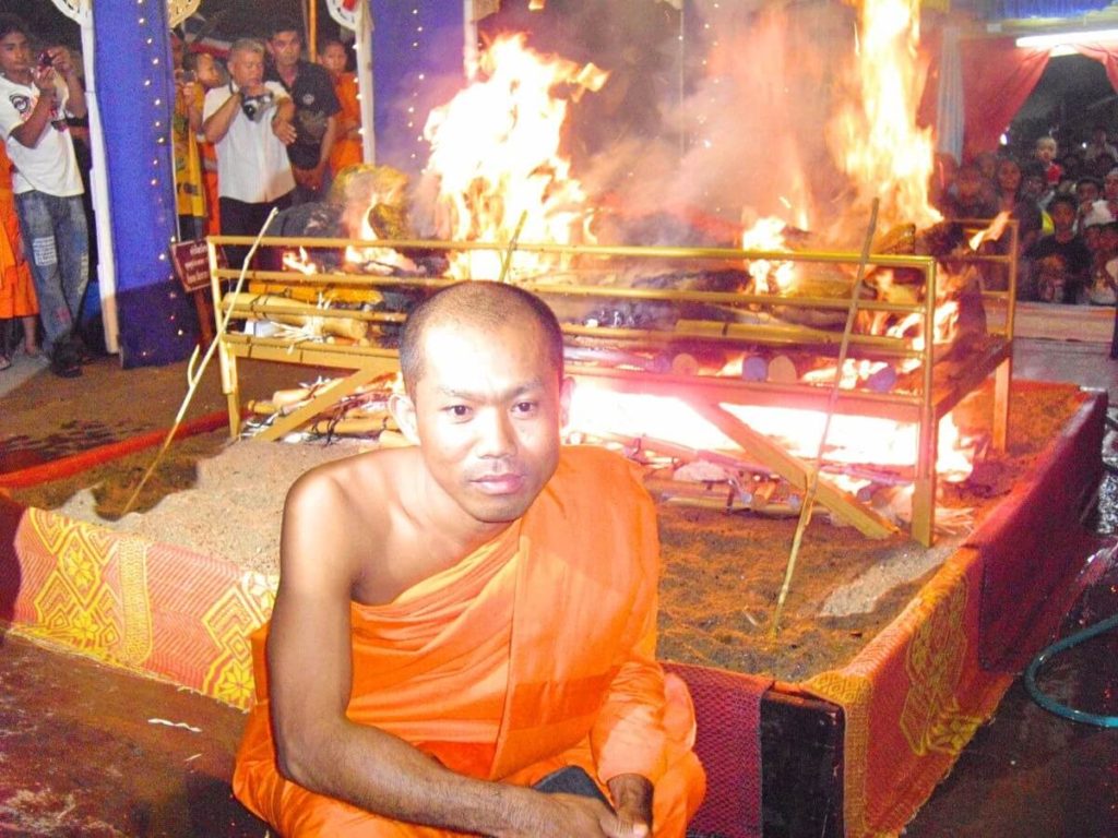 The Burmese monk Nyne Chang in front of the cremation pit