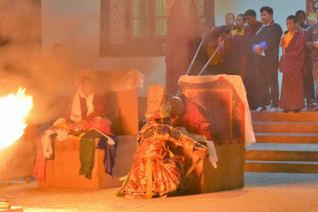 The Nyingma oracle sitting in front of a Lama and observing a snake