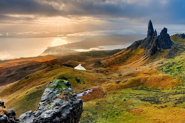 Old man of Storr, a big stone with a view of the sea