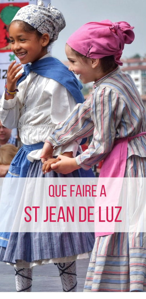 Petites danseuses de la province basque du Guipuscoa