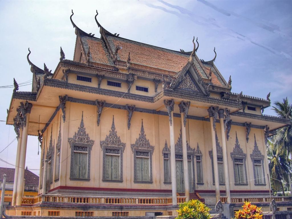 things to do in Battambang Khmer temple
