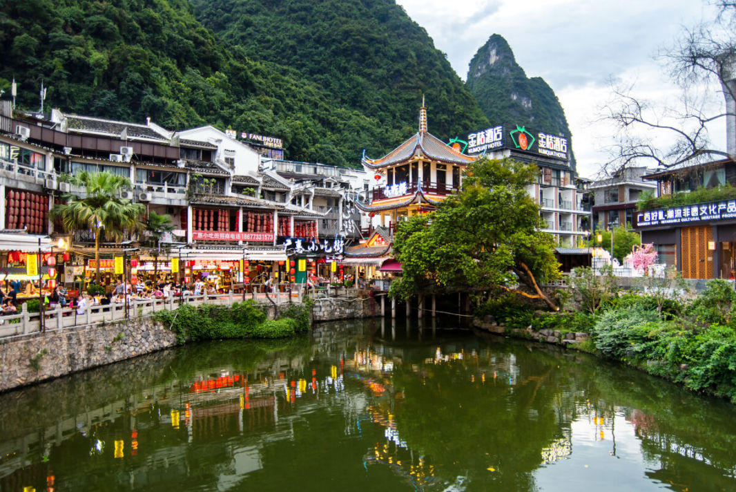 Restaurants along Li River in Yangshuo center