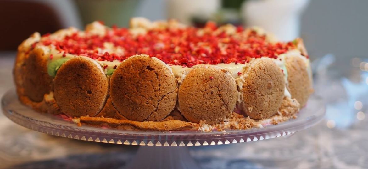 macarons sur un gâteau