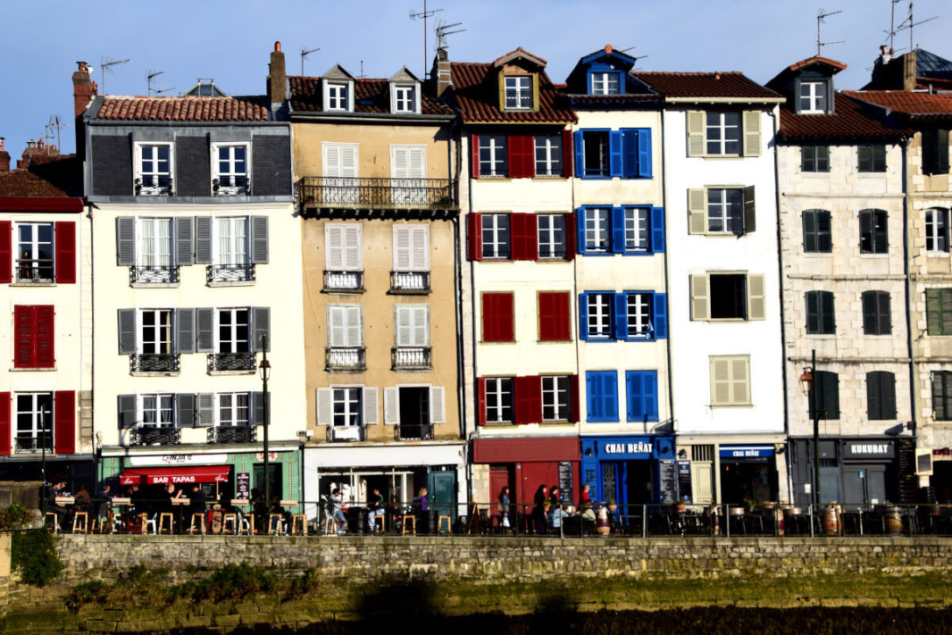 narrow colourful houses in Petit Bayonne