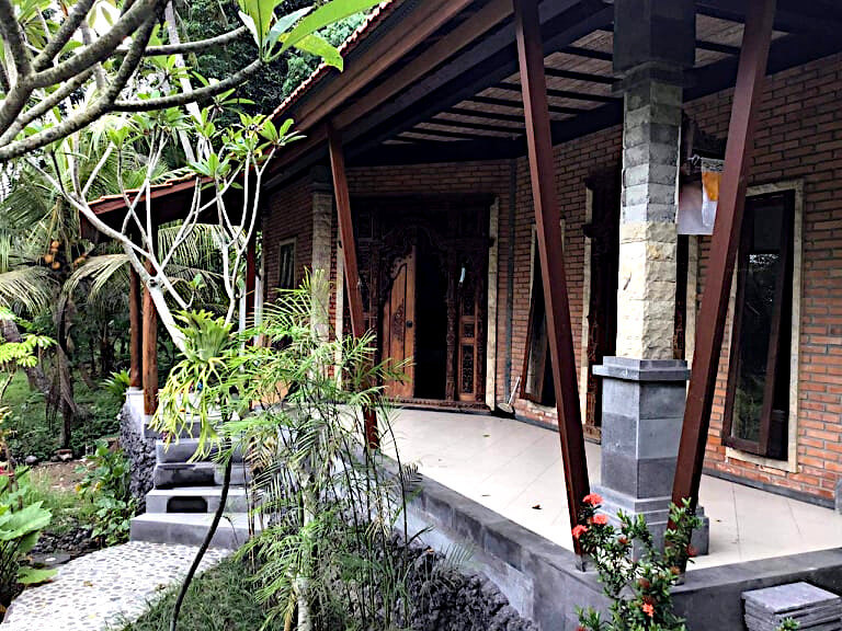 The shared terrace in Yeh Pulu Guesthouse Bali