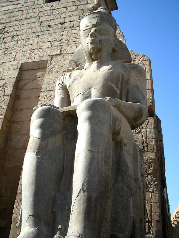Colosse assis de Ramsès II